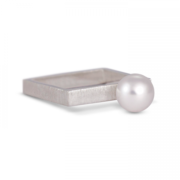 Silver ring with white pearl.