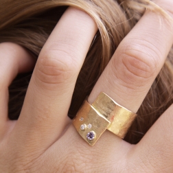 Gold ring band with tanzanite and diamonds.