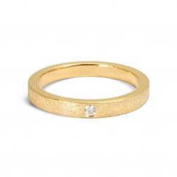 złoty pierścionek - obrączka z brylantem