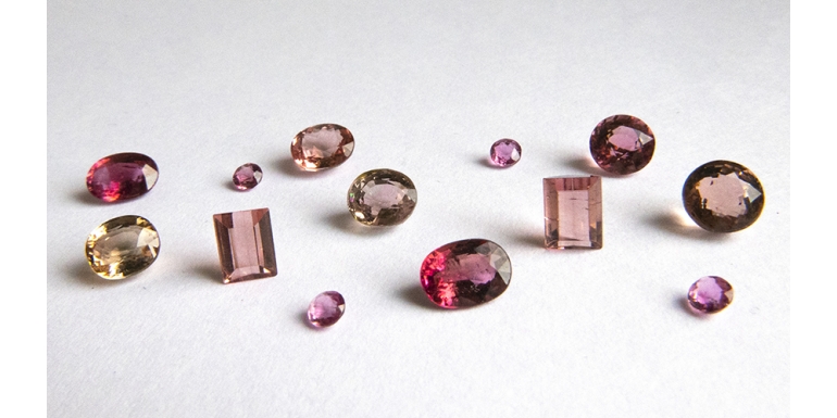 HOW TO IDENTIFY A REAL TOURMALINE - A GEMSTONE WITH AN AMAZING PROPERTIES