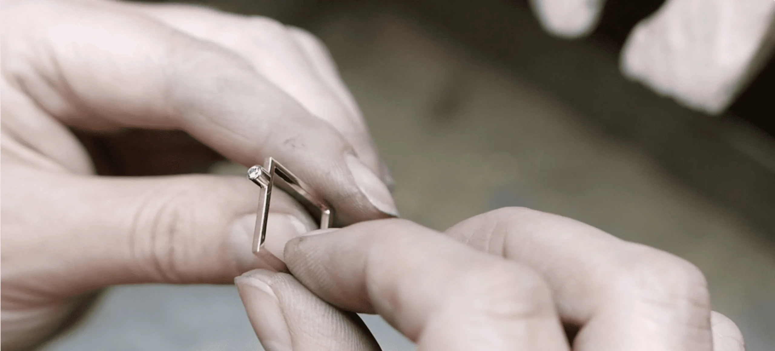 BIŻUTERIĘ TWORZYMY RĘCZNIE